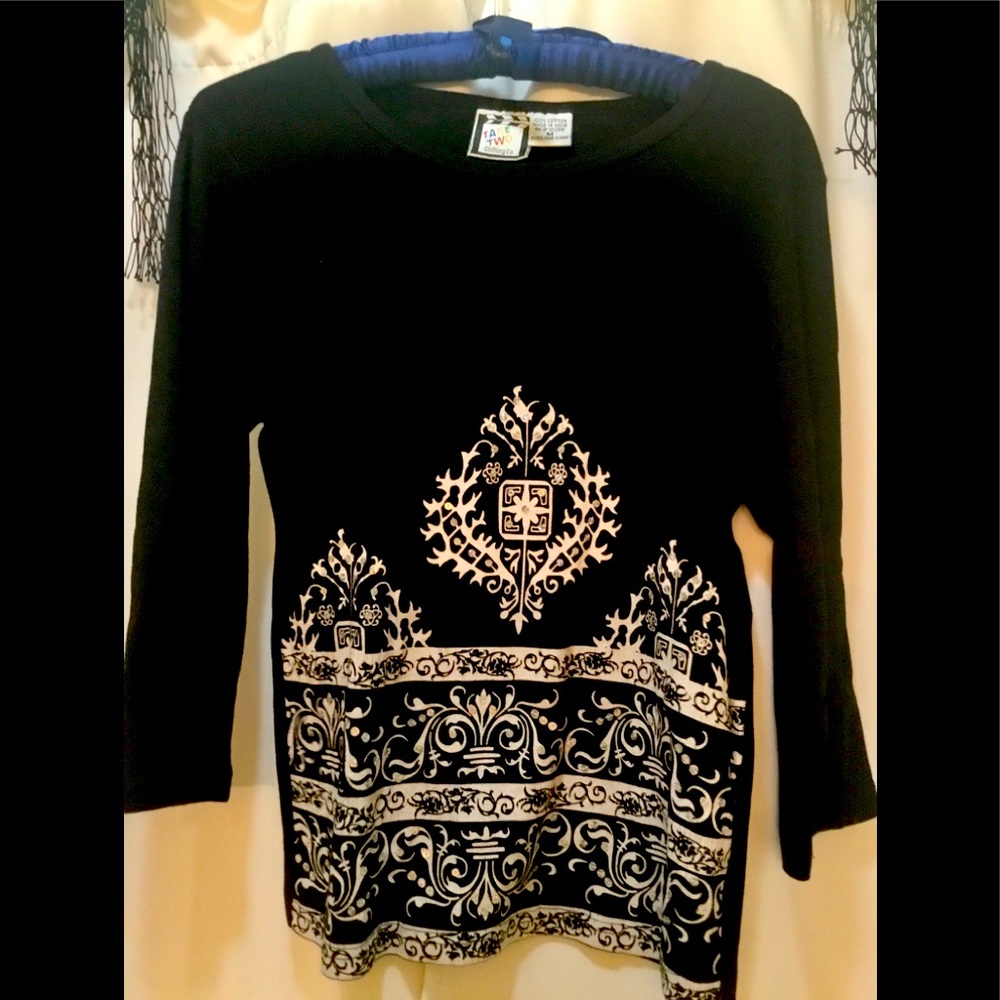 Cute black and white TakeTwo top.